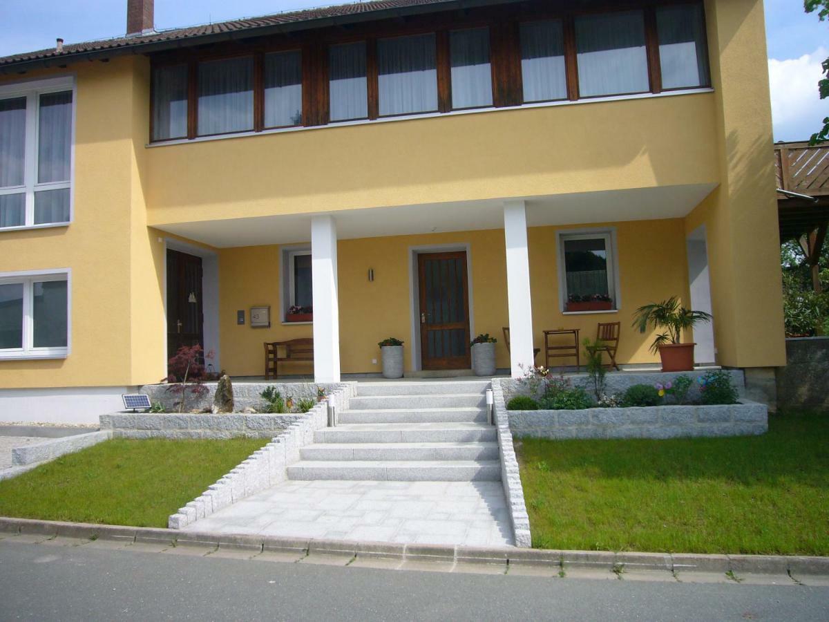 Ferienwohnung Im Alten Schulhaus - Keine Monteure Plech Exterior foto